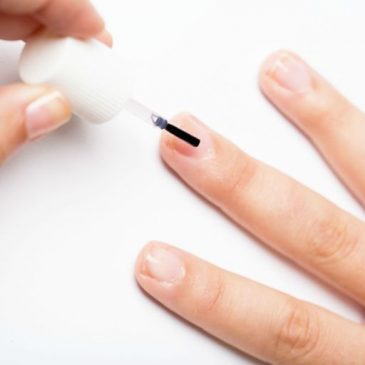 15 Women’s Daily Habits with Amazing Nails
